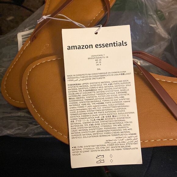 Amazon Essentials CUSHIONAIRE Women's Cora Flat Flip Flop Sandal with +Comfort - Picture 5 of 7